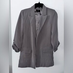 Tahari XS Gray Blazer with Rolled Sleeves 
Never worn
Tag attached